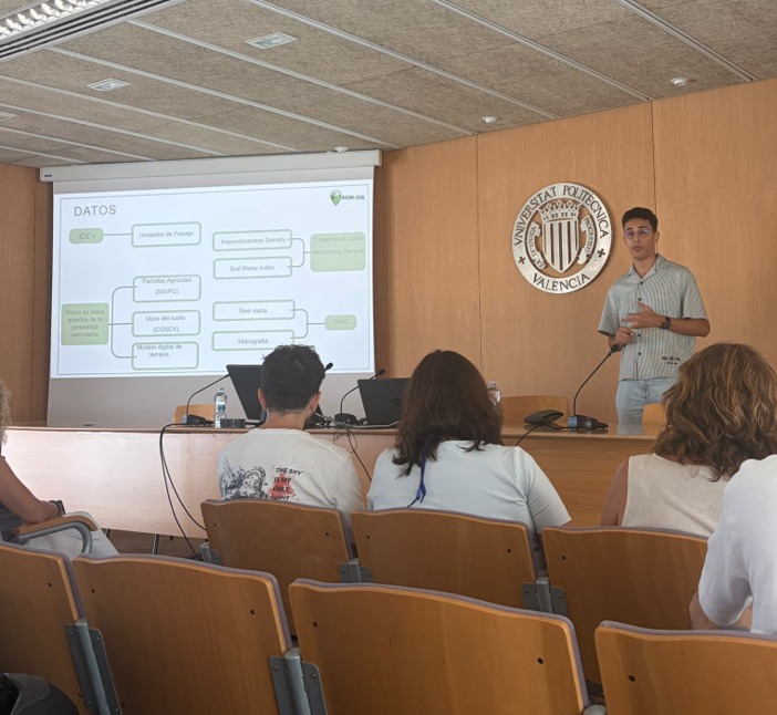 Tariq Akhbour presenting the geospatial analysis of the Huerta de València